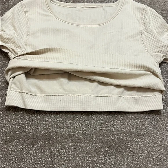 Lululemon Ebb to Street Long-Sleeve Cropped Top in a soft cream shade size 6 - Picture 6 of 7